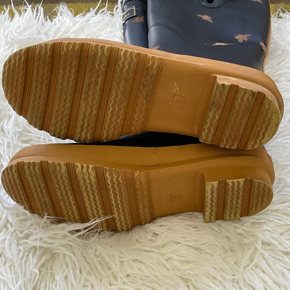 JOULES Black Boots with Brown Bee Design - Picture 4 of 7